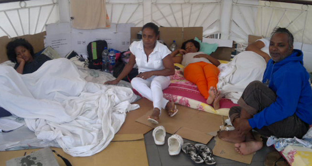 Namasté: les grévistes déterminés à protester jusqu’à la réouverture des centres